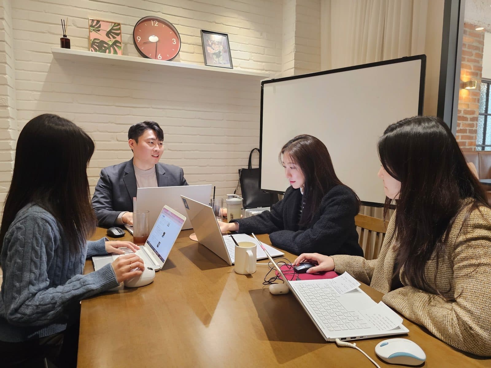 플라톤마케팅 사내 원고 회의 기록, 2023년 12월